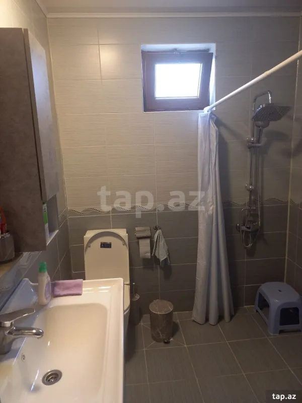 Satılır 8 otaqlı həyət evi 140 m²