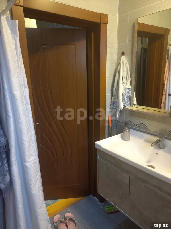 Satılır 8 otaqlı həyət evi 140 m²