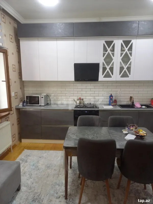 Satılır 8 otaqlı həyət evi 140 m²