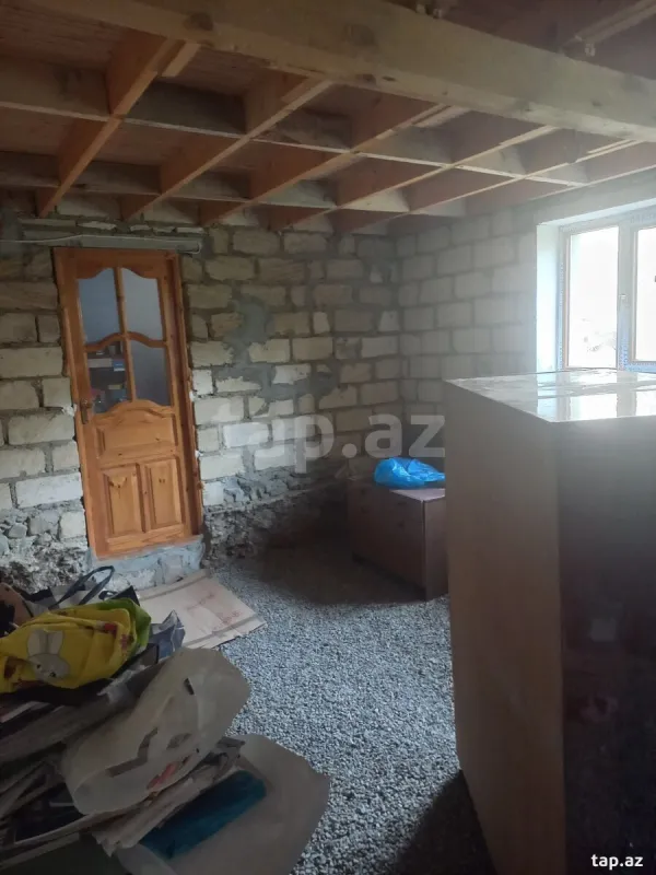 Satılır 8 otaqlı həyət evi 140 m²