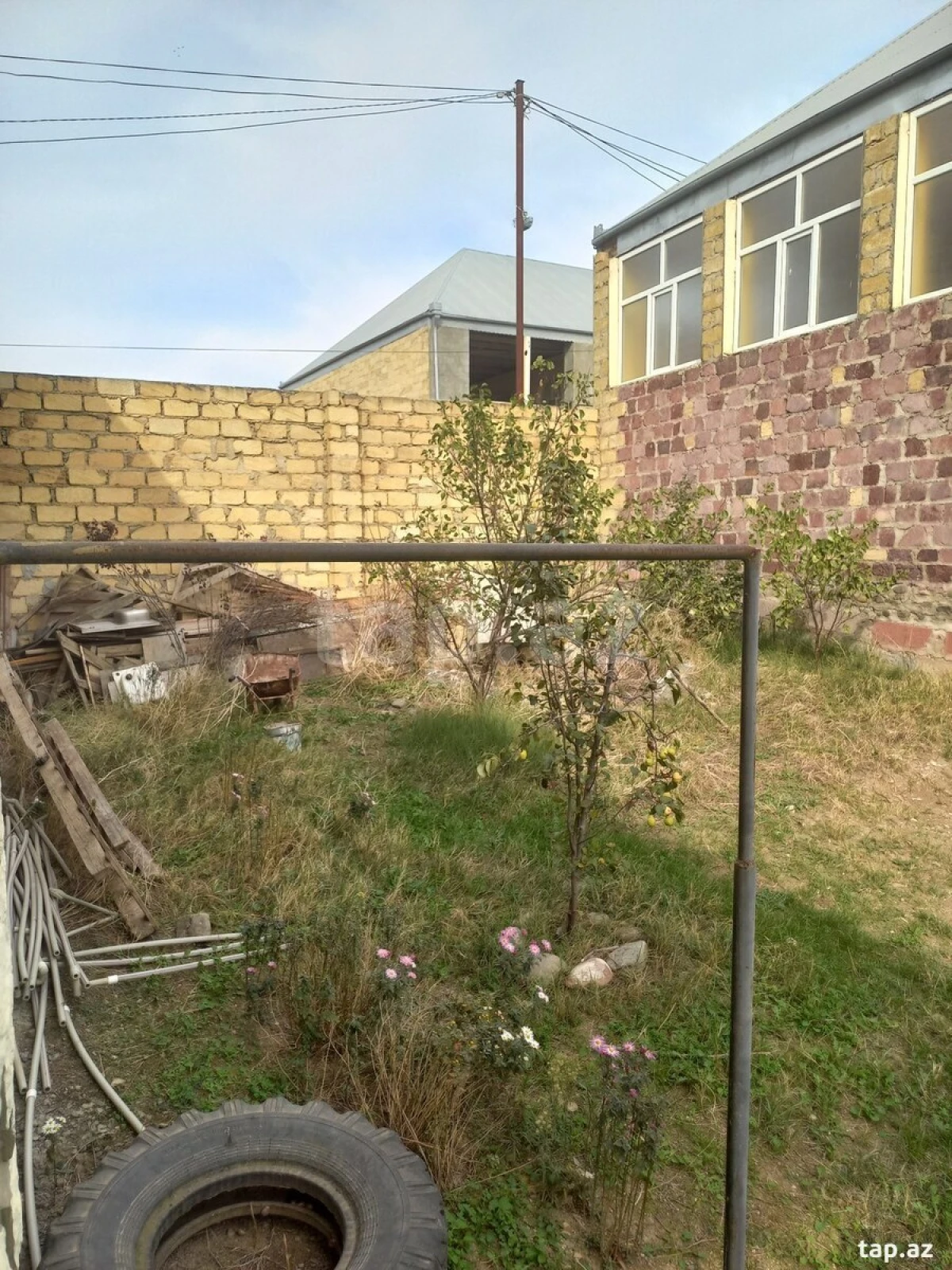 Satılır 8 otaqlı həyət evi 140 m²