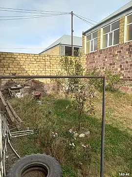 Satılır 8 otaqlı həyət evi 140 m²