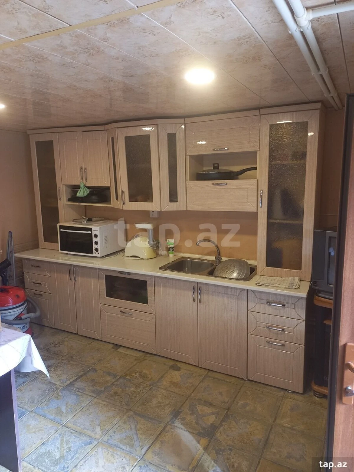 Satılır 8 otaqlı həyət evi 140 m²