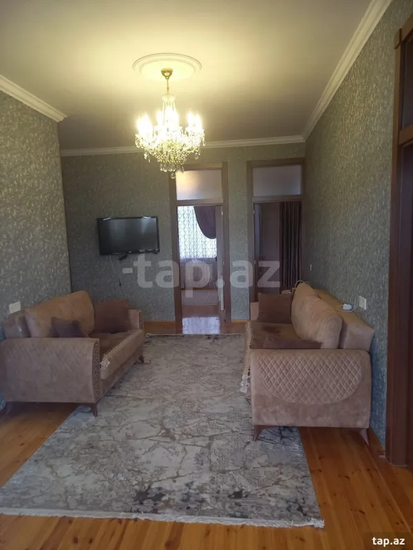 Satılır 8 otaqlı həyət evi 140 m²