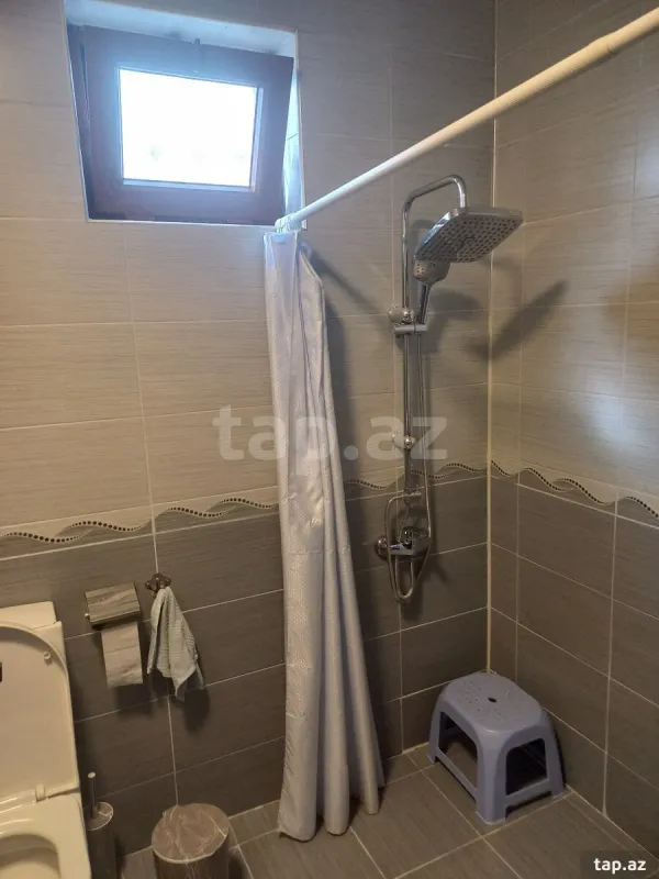 Satılır 8 otaqlı həyət evi 140 m²