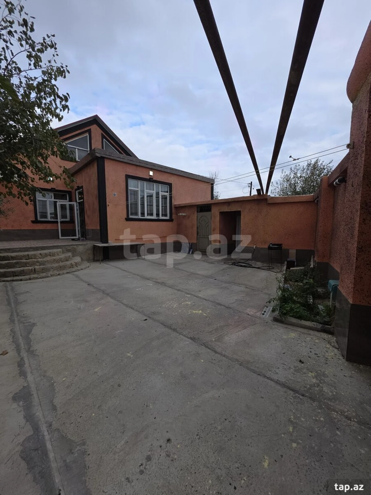 Satılır 3 otaqlı həyət evi 140 m²