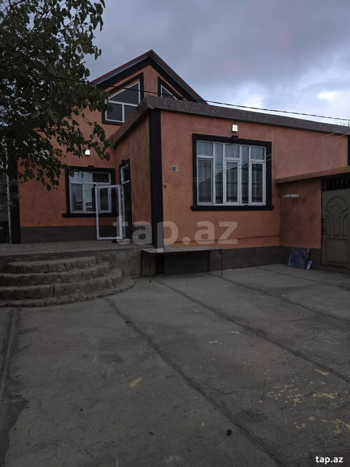 Satılır 3 otaqlı həyət evi 140 m²