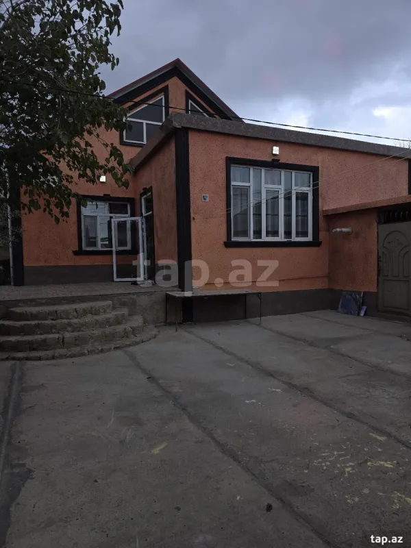 Satılır 3 otaqlı həyət evi 140 m²
