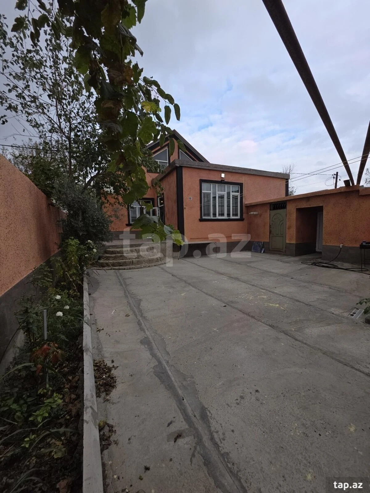 Satılır 3 otaqlı həyət evi 140 m²