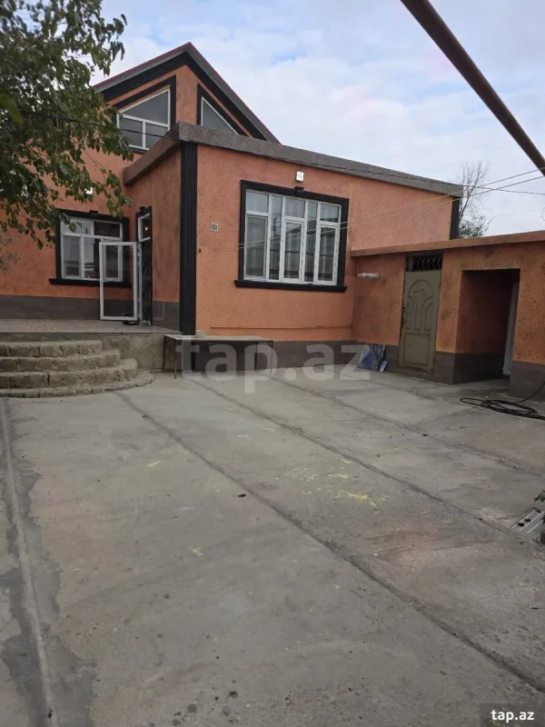 Satılır 3 otaqlı həyət evi 140 m²