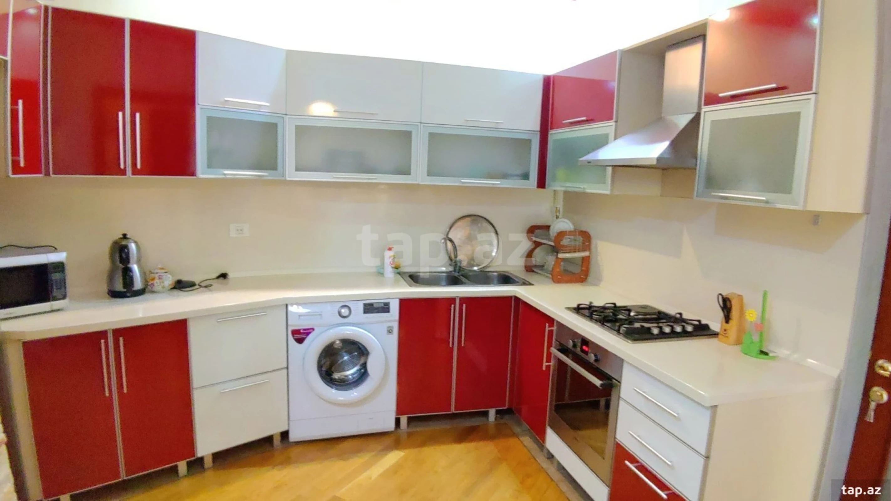 Kirayə verilir 3 otaqlı yeni tikili 145 m²