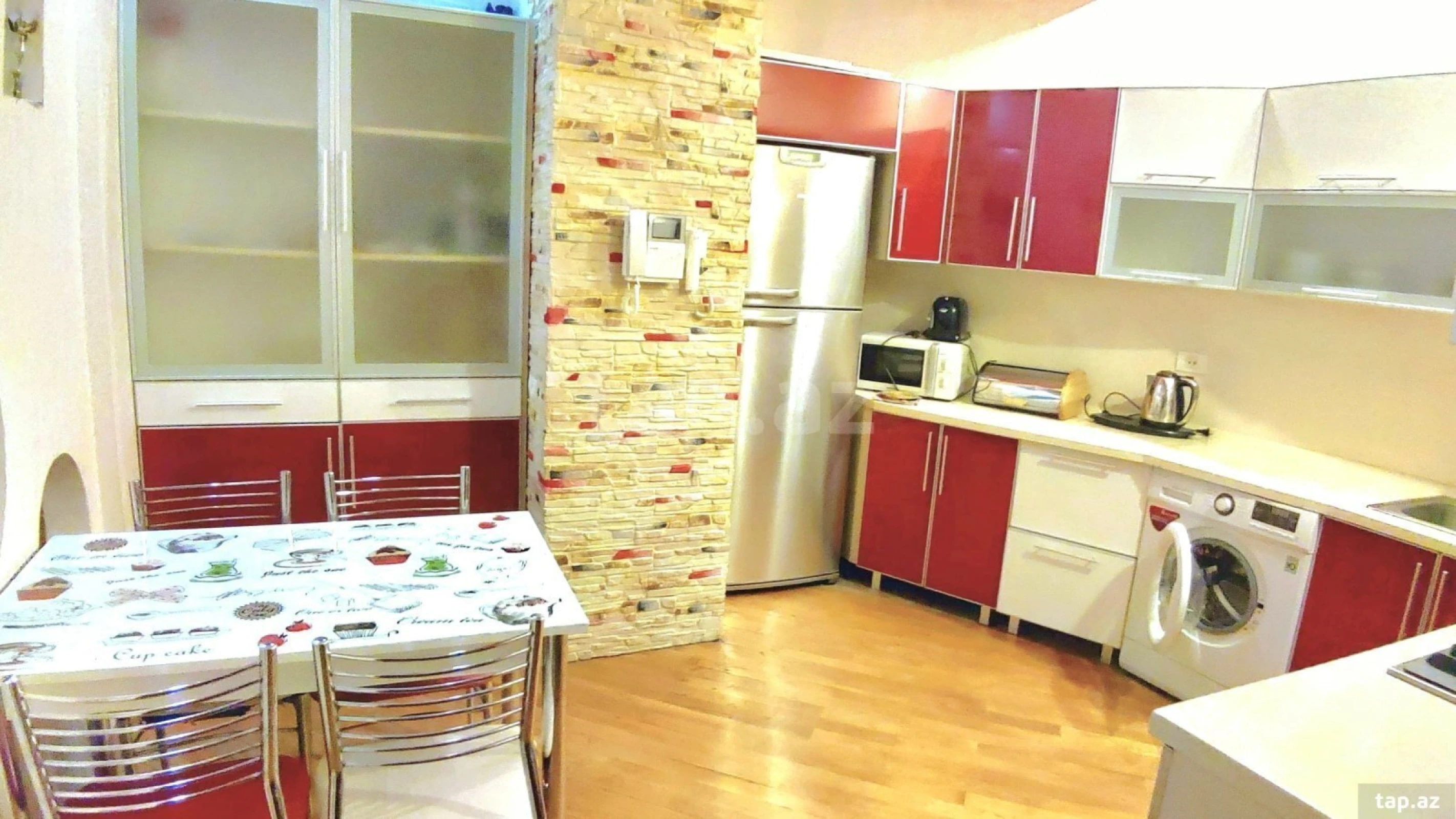 Kirayə verilir 3 otaqlı yeni tikili 145 m²
