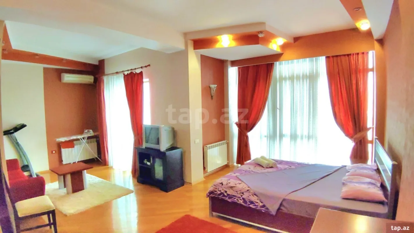 Kirayə verilir 3 otaqlı yeni tikili 145 m²