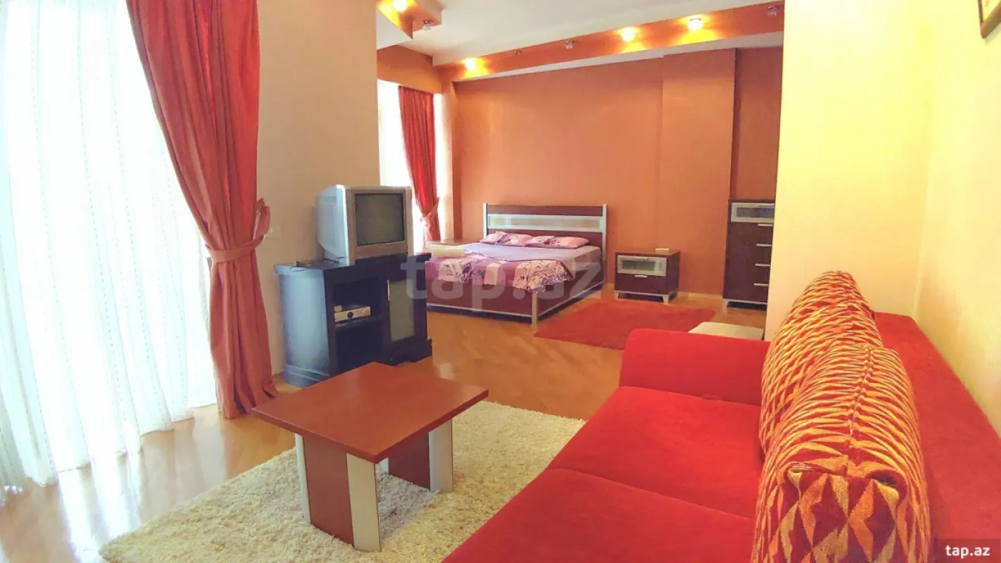 Kirayə verilir 3 otaqlı yeni tikili 145 m²