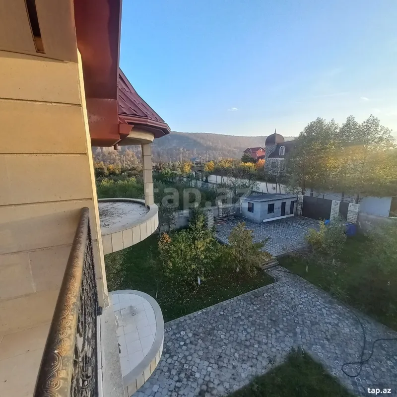 Satılır 6 otaqlı həyət evi