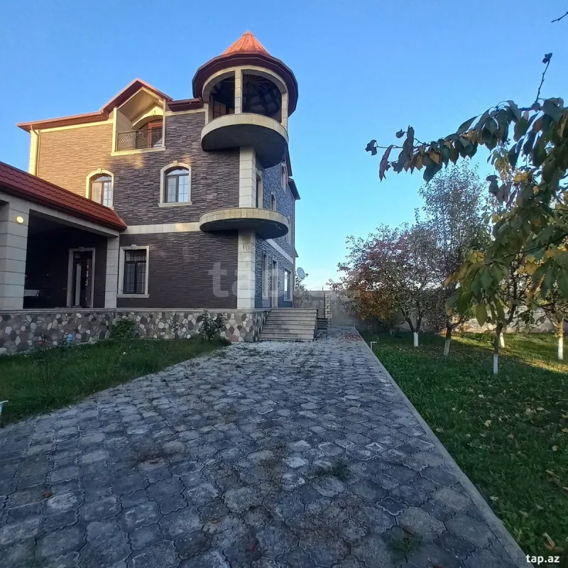 Satılır 6 otaqlı həyət evi