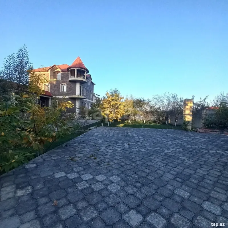 Satılır 6 otaqlı həyət evi