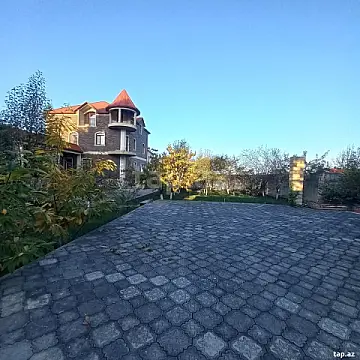 Satılır 6 otaqlı həyət evi