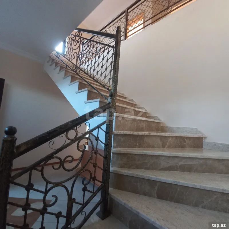 Satılır 6 otaqlı həyət evi