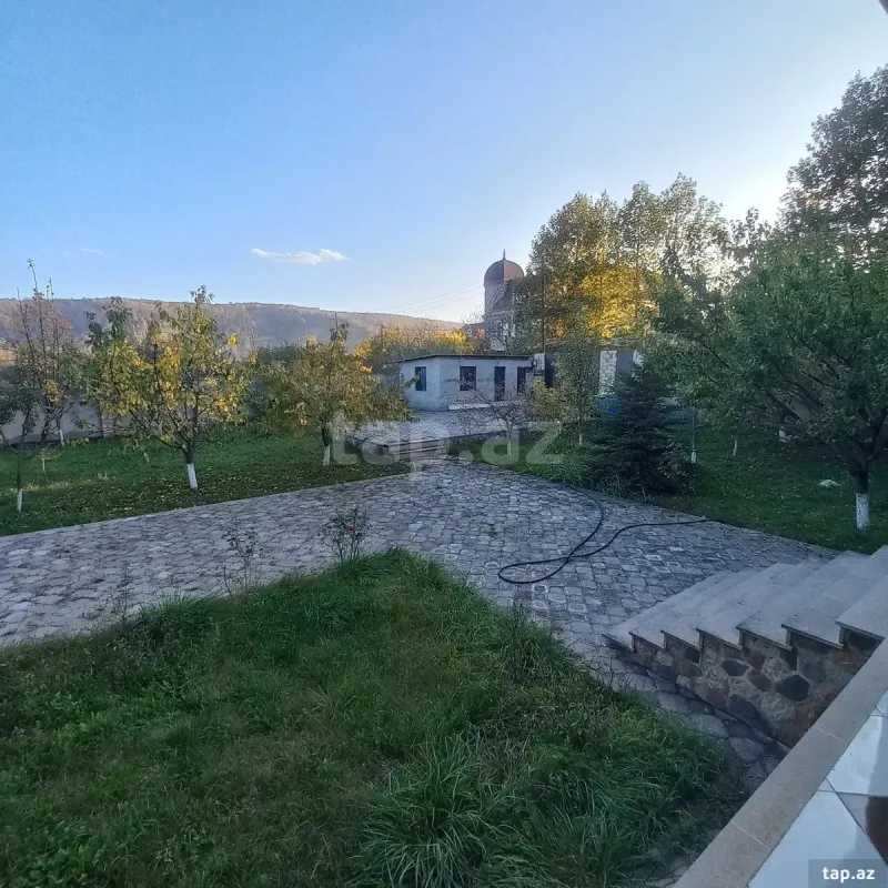 Satılır 6 otaqlı həyət evi