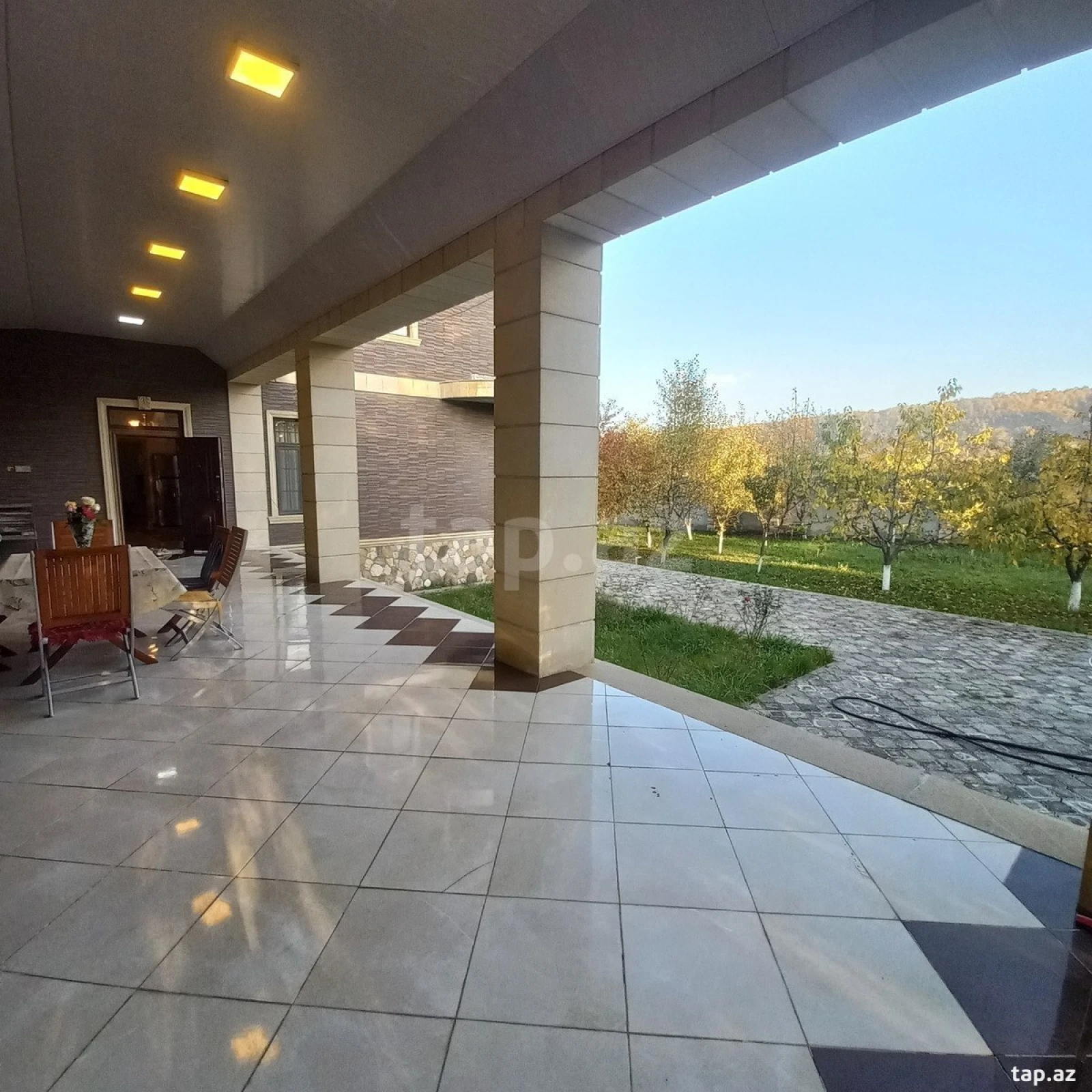 Satılır 6 otaqlı həyət evi