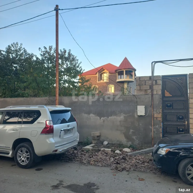 Satılır 6 otaqlı həyət evi