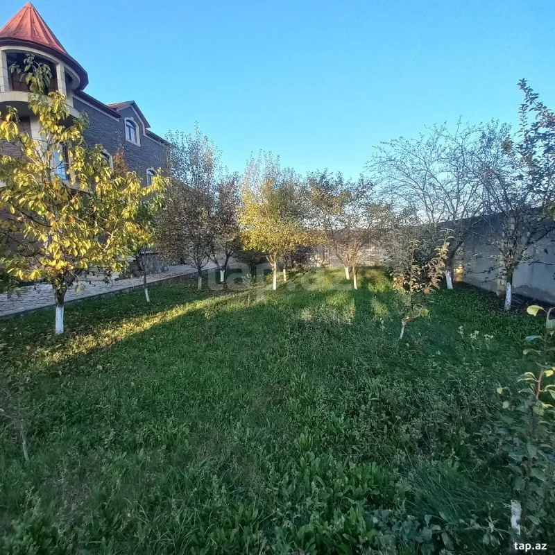 Satılır 6 otaqlı həyət evi