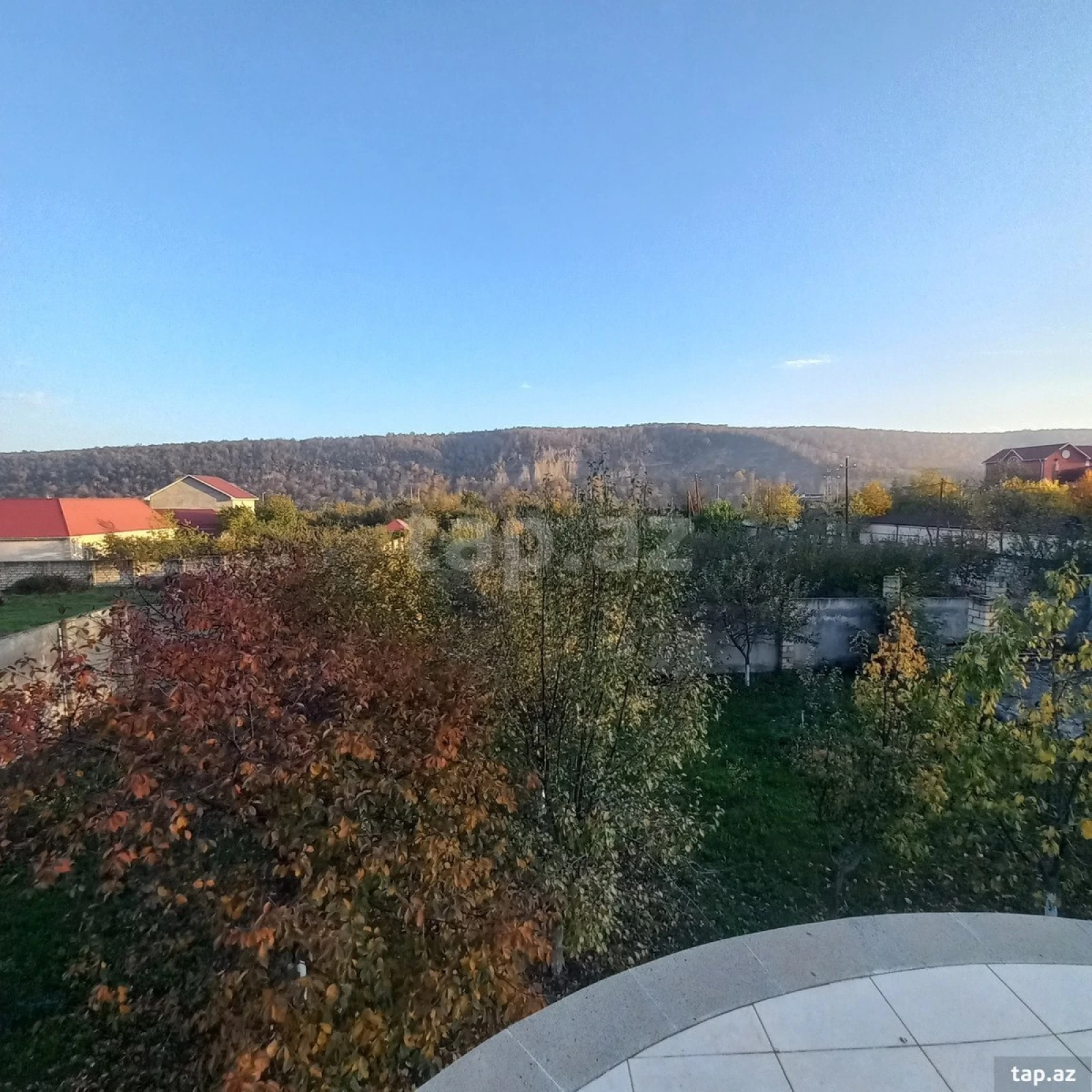 Satılır 6 otaqlı həyət evi