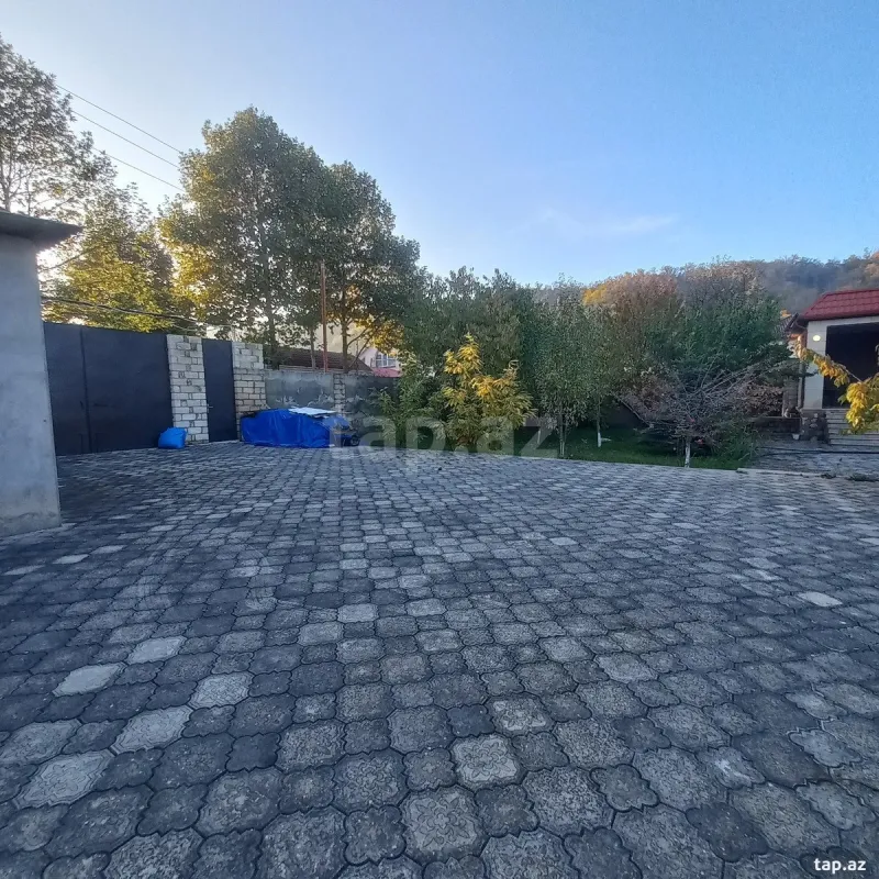 Satılır 6 otaqlı həyət evi