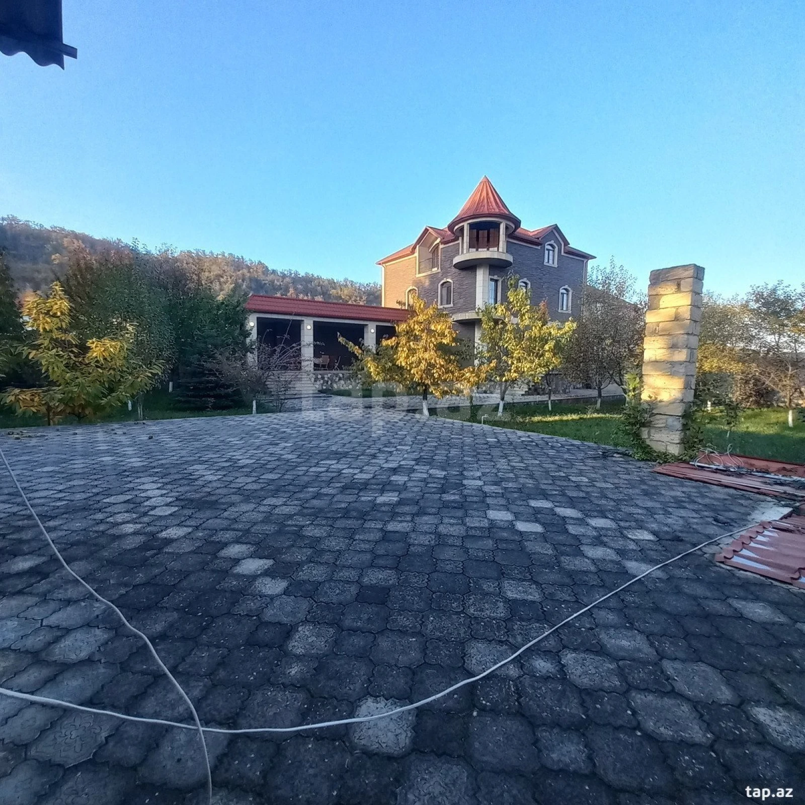 Satılır 6 otaqlı həyət evi