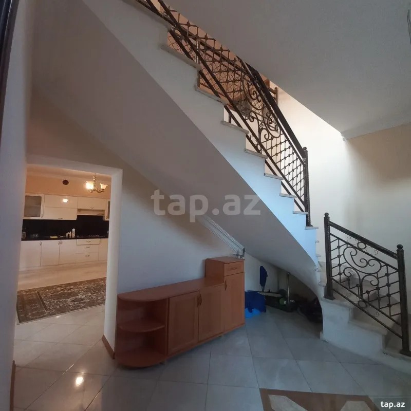 Satılır 6 otaqlı həyət evi
