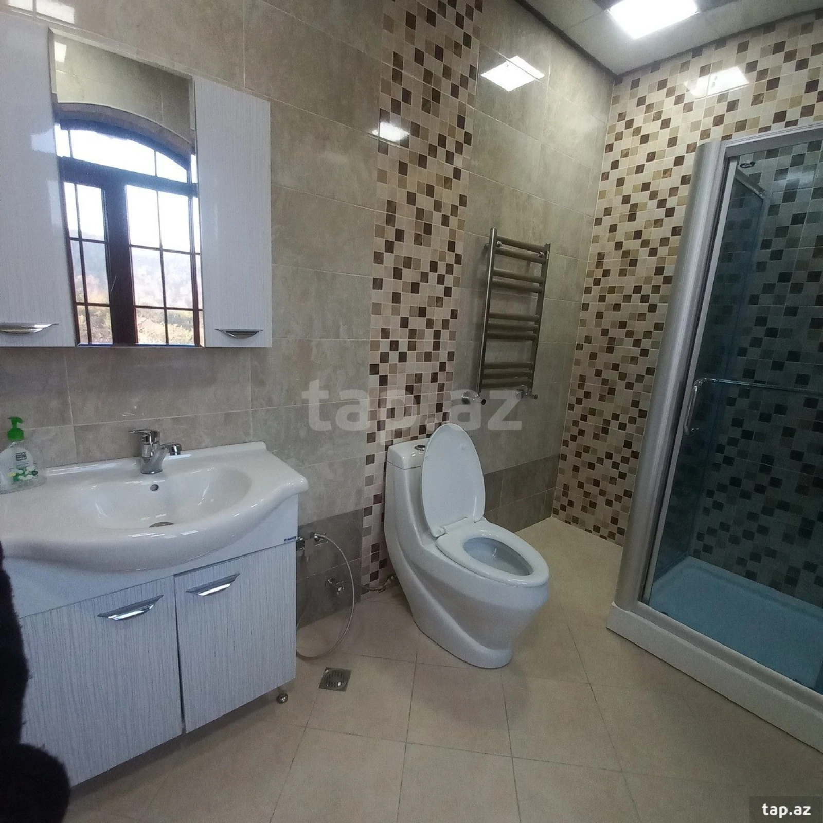 Satılır 6 otaqlı həyət evi