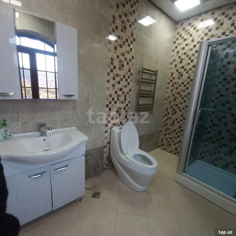 Satılır 6 otaqlı həyət evi