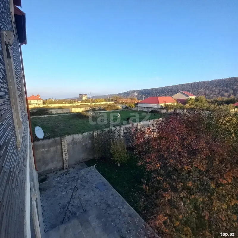 Satılır 6 otaqlı həyət evi