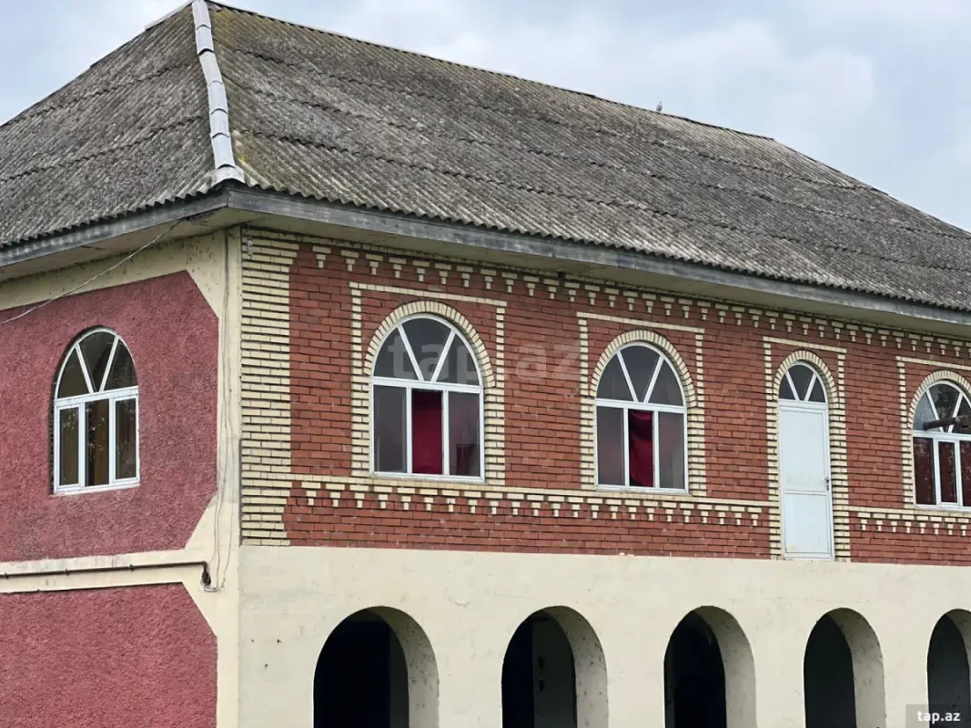 Satılır 4 otaqlı həyət evi 150 m²