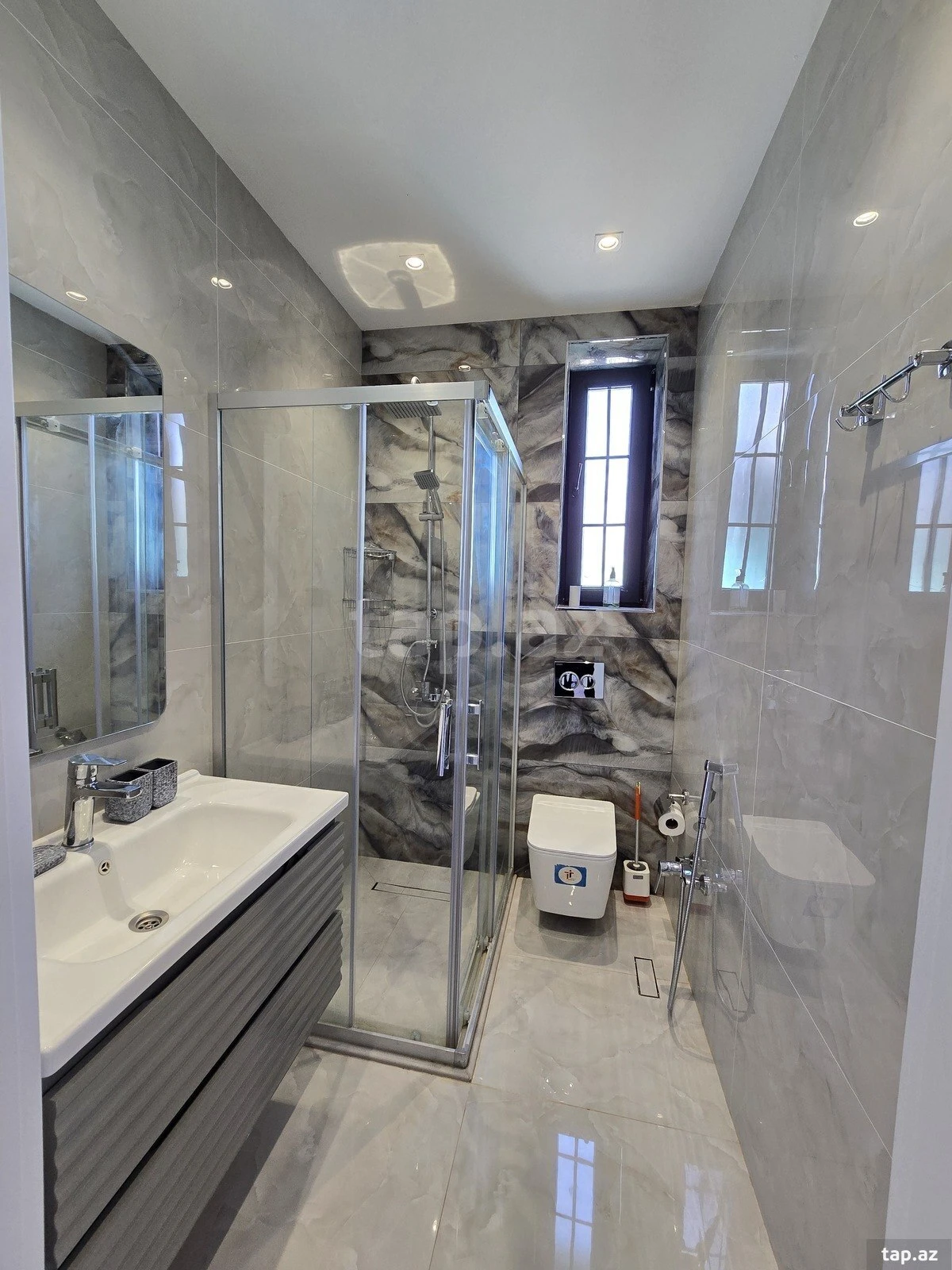 Kirayə verilir 3 otaqlı həyət evi