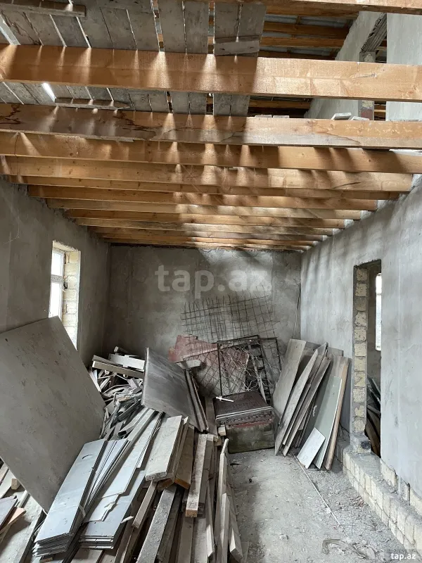 Satılır 5 otaqlı həyət evi