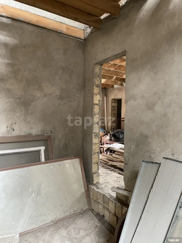 Satılır 5 otaqlı həyət evi