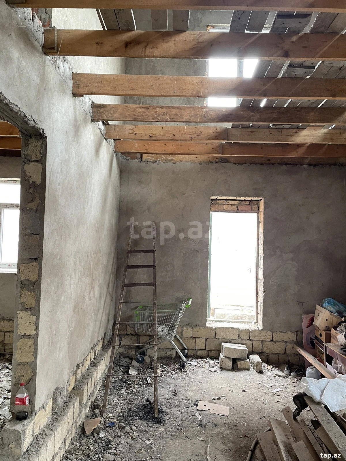 Satılır 5 otaqlı həyət evi