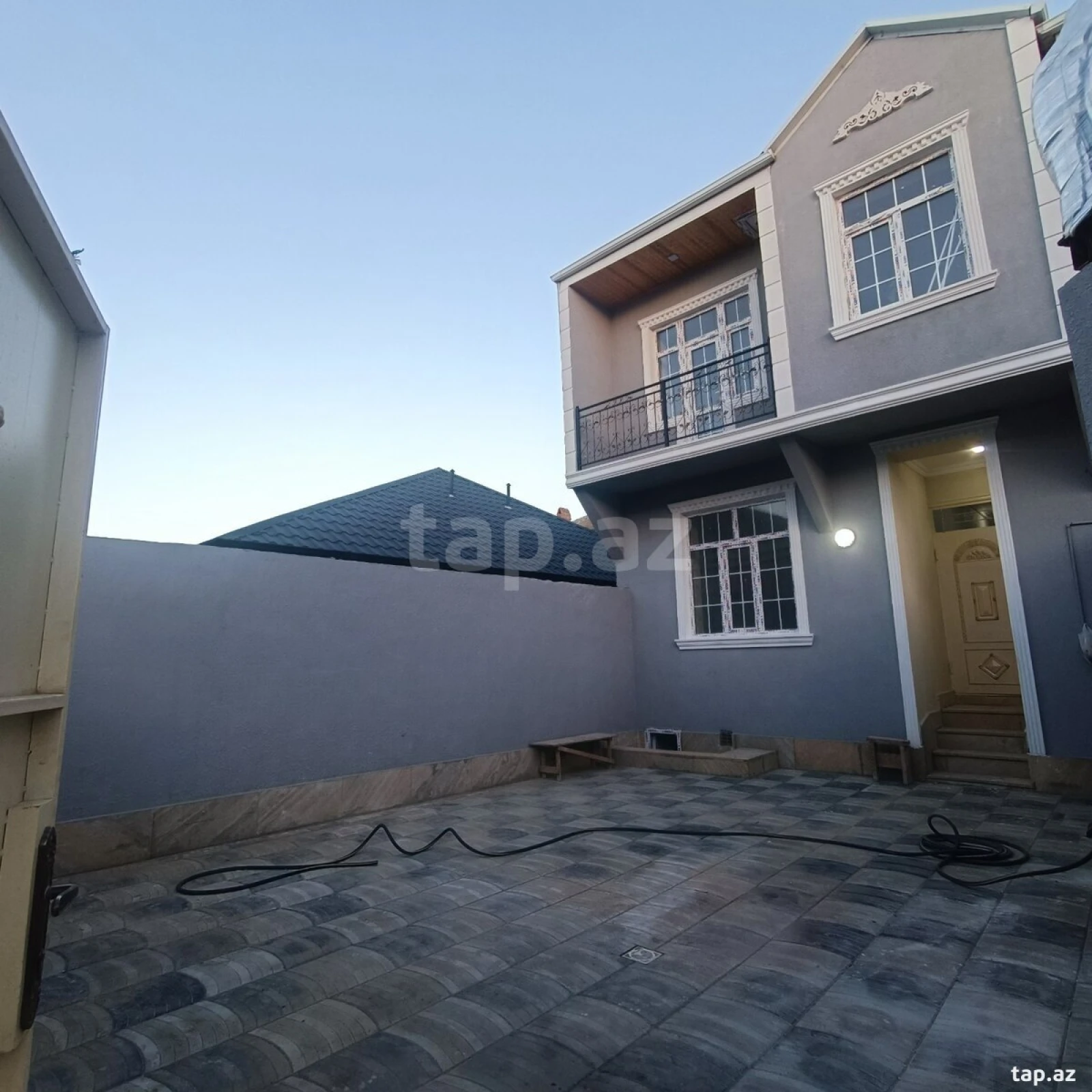 Satılır 4 otaqlı həyət evi