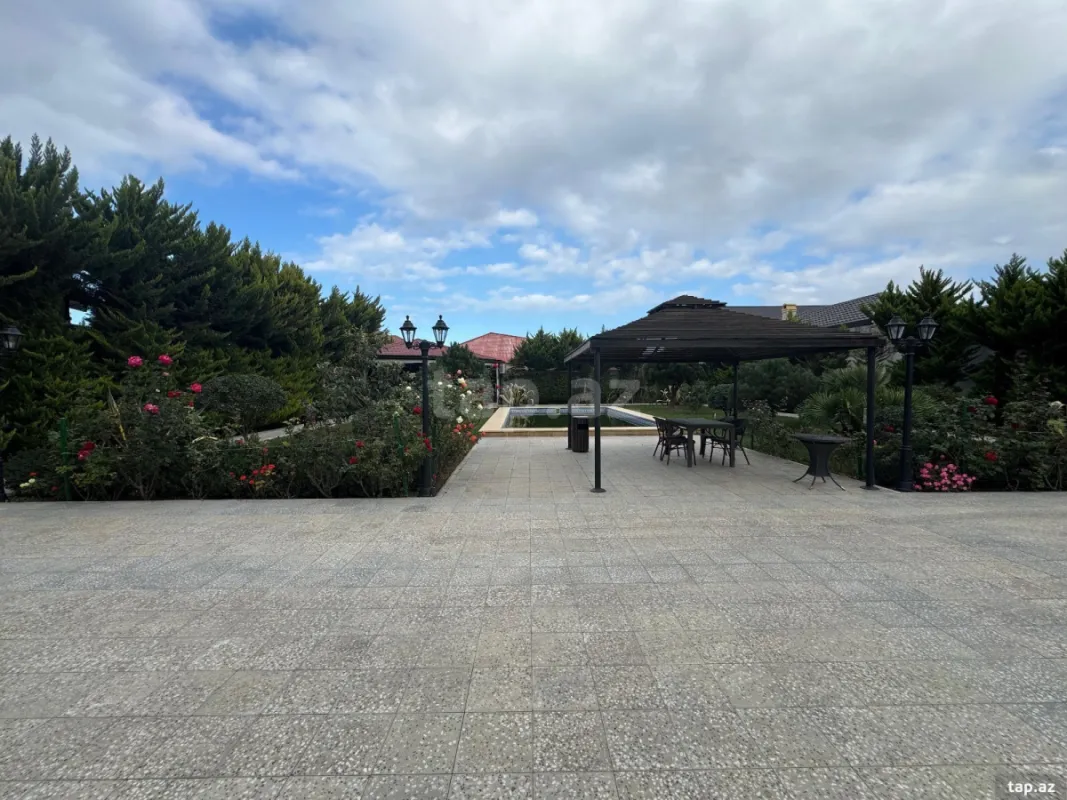 Satılır 5 otaqlı həyət evi