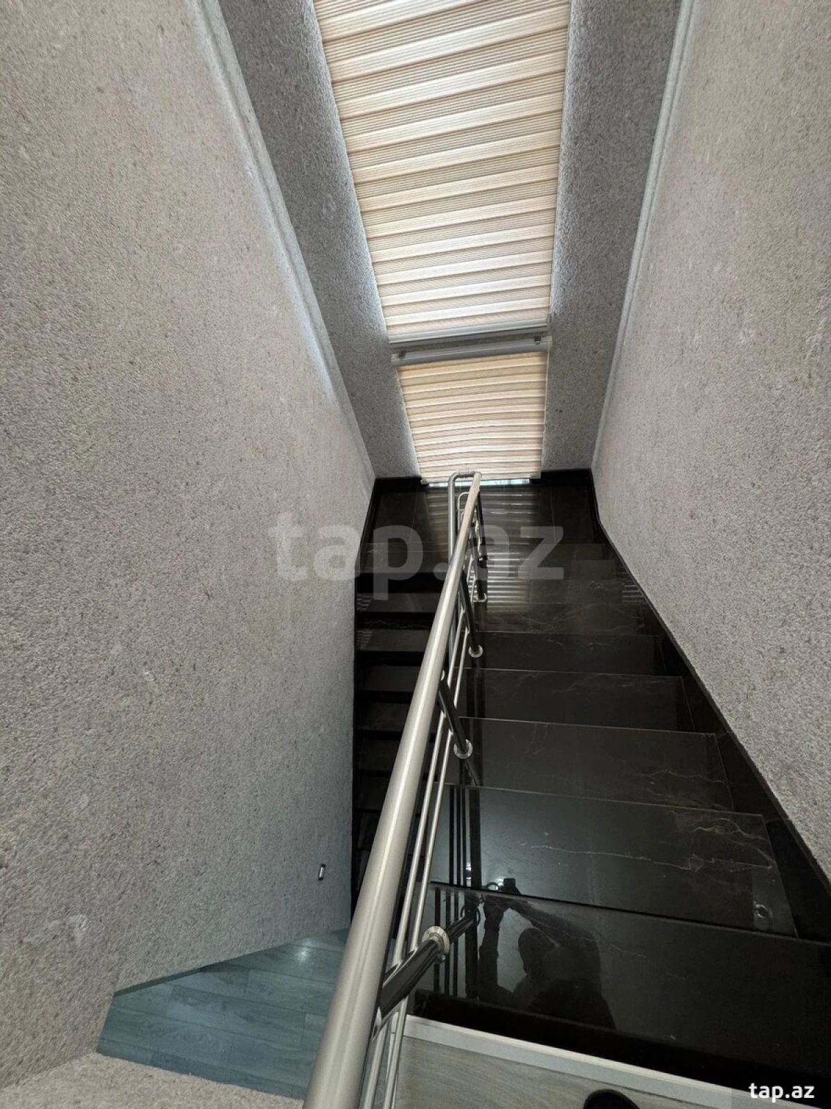 Satılır 5 otaqlı həyət evi