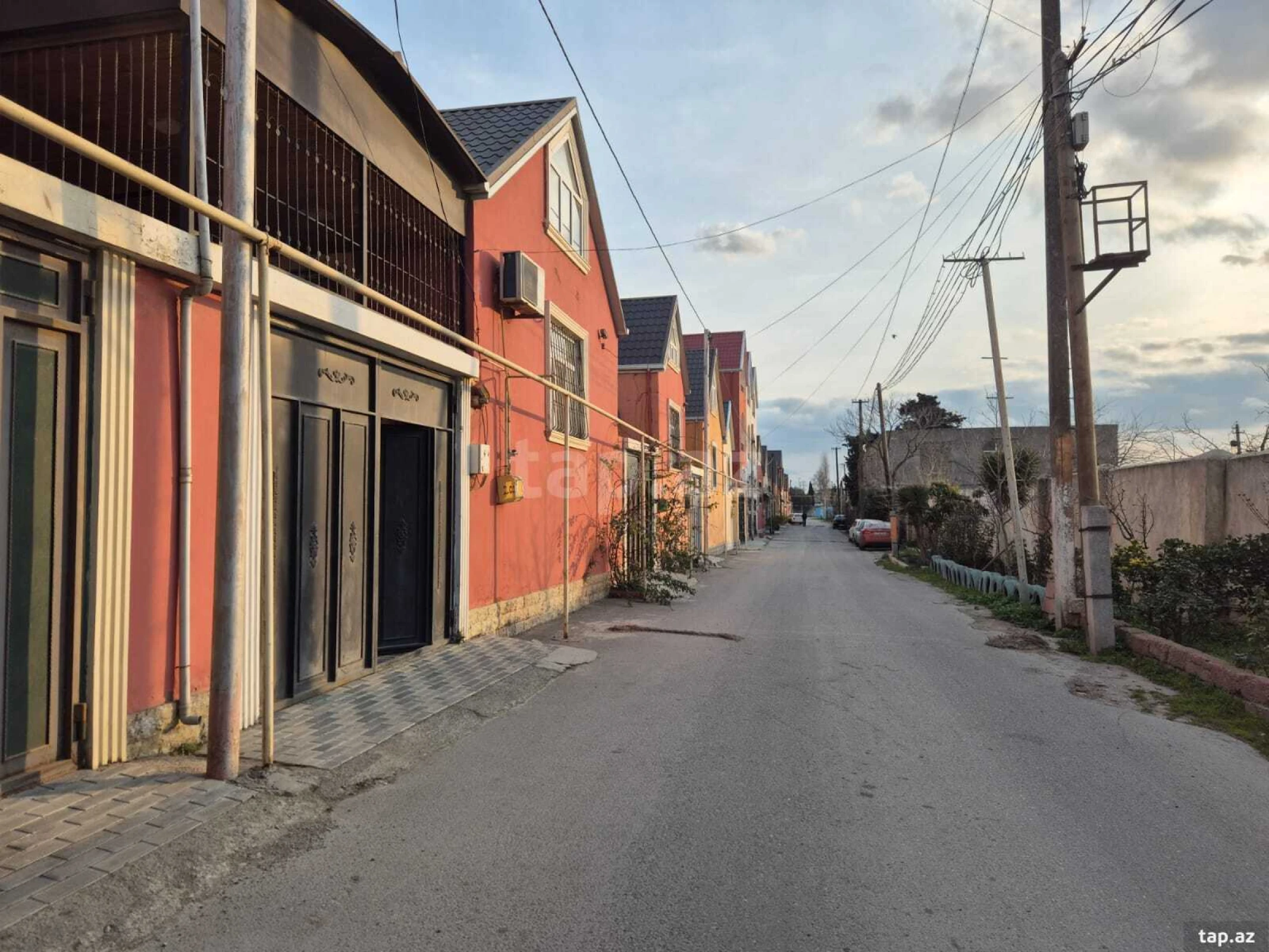 Satılır 4 otaqlı həyət evi