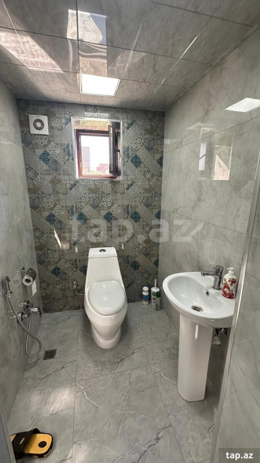 Kirayə verilir 5 otaqlı həyət evi