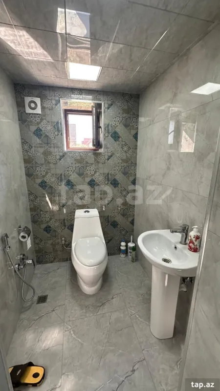 Kirayə verilir 5 otaqlı həyət evi