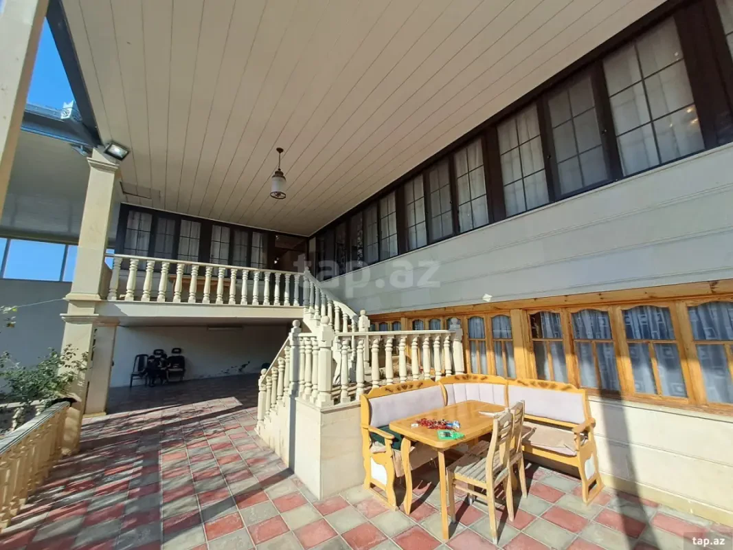 Satılır 6 otaqlı həyət evi 200 m²