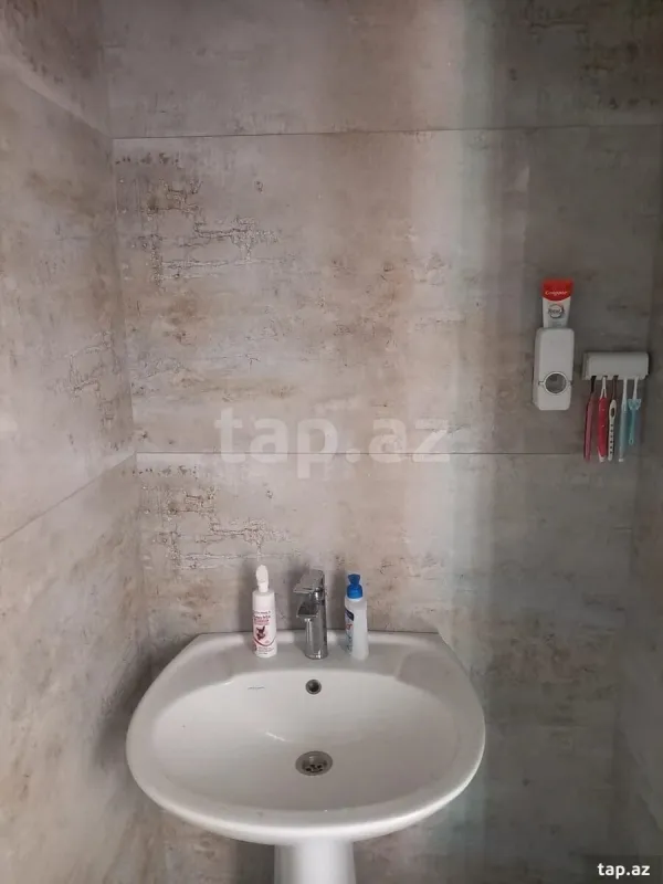 Satılır 6 otaqlı həyət evi