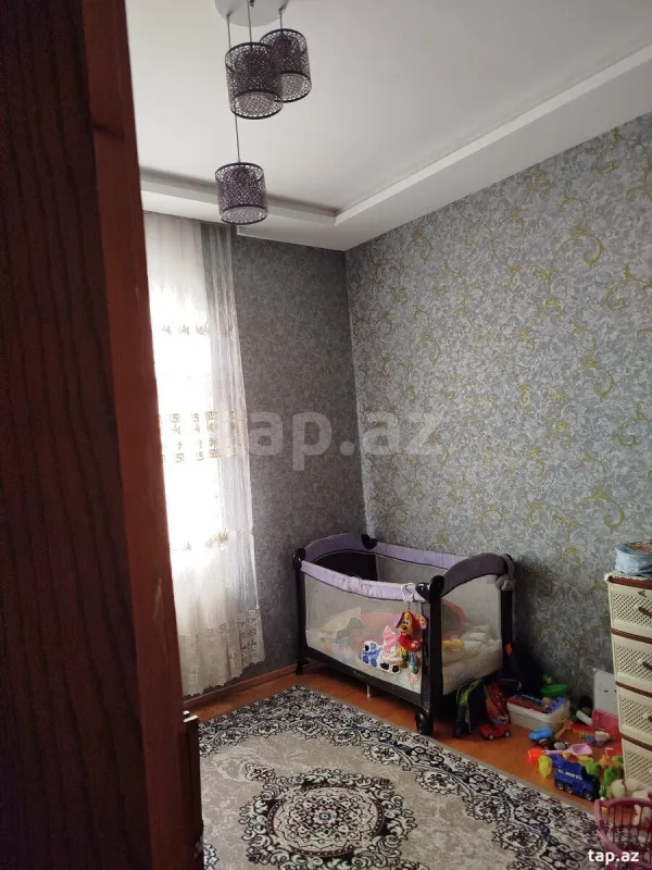 Satılır 6 otaqlı həyət evi