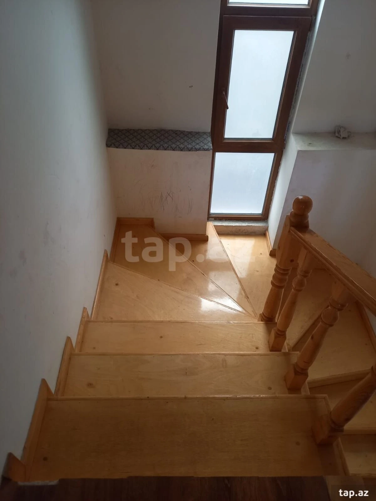 Satılır 6 otaqlı həyət evi