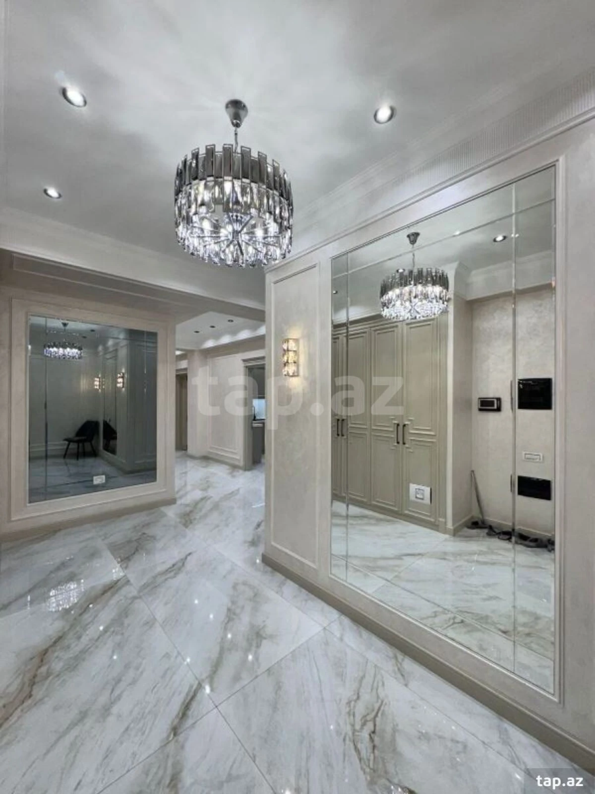 Satılır 3 otaqlı yeni tikili 153 m²